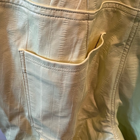 Good American women’s key lime, yellow faux leather overalls, size 15, straight - Picture 10 of 16